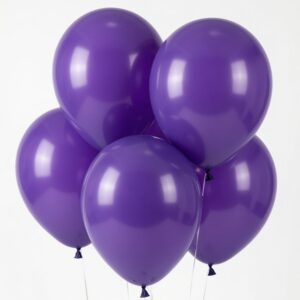 Sötétlila latex gumilufi születésnapra.